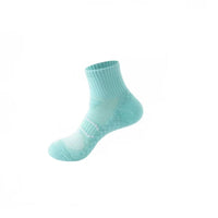 Chaussettes de sport confortables et massantes pour femme sur fond blanc