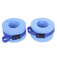 Lot de deux poids flottants chevilles pour aqua fitness sur fond blanc