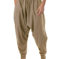 Pantalon de yoga sarouel beige pour homme, sur un fond blanc.